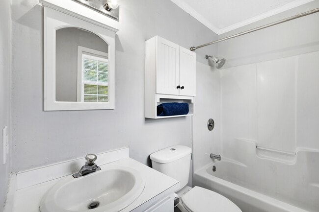 Building Photo - 105 Twin Creeks Dr