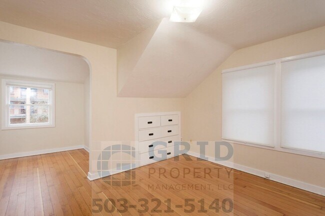 Building Photo - GPM569 - SE Caruthers St (T2)