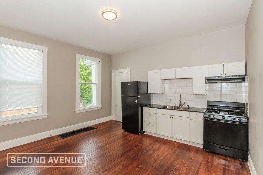 Building Photo - 1233 Dewey Ave