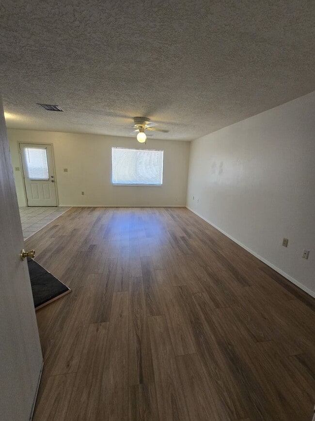 Building Photo - 3 bedroom, 2 bathroom home in Rio Rancho L...