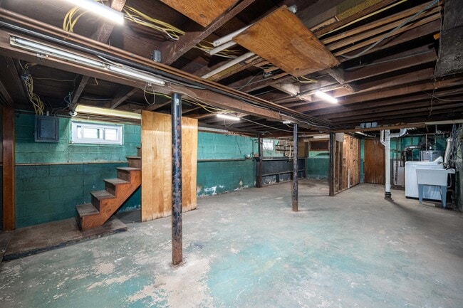 Building Photo - 46 E 16th St