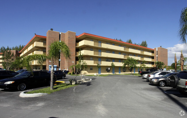 Sunshine Lakes - Sunshine Lakes Apartments