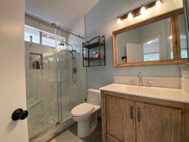 Building Photo - Beautiful Single Story Home in Shadow-Ridge!