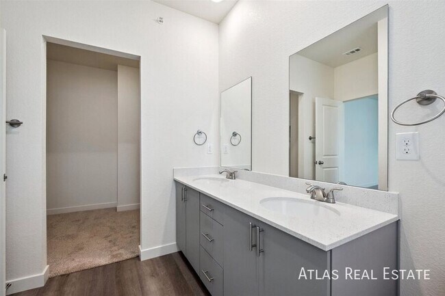 Building Photo - 625 Leland Aly