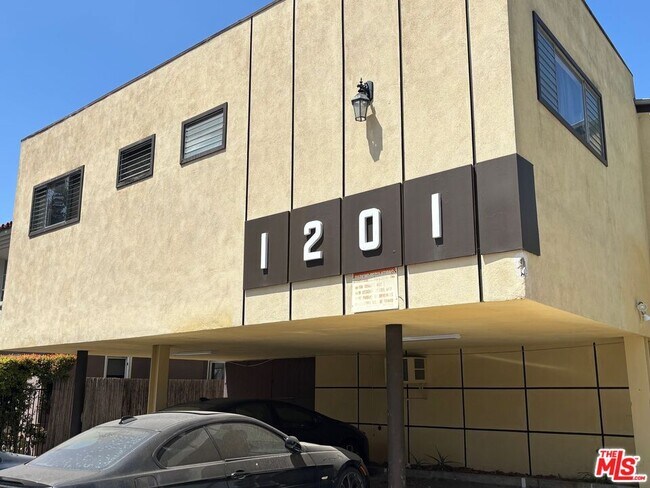 Building Photo - 1201 S Sherbourne Dr