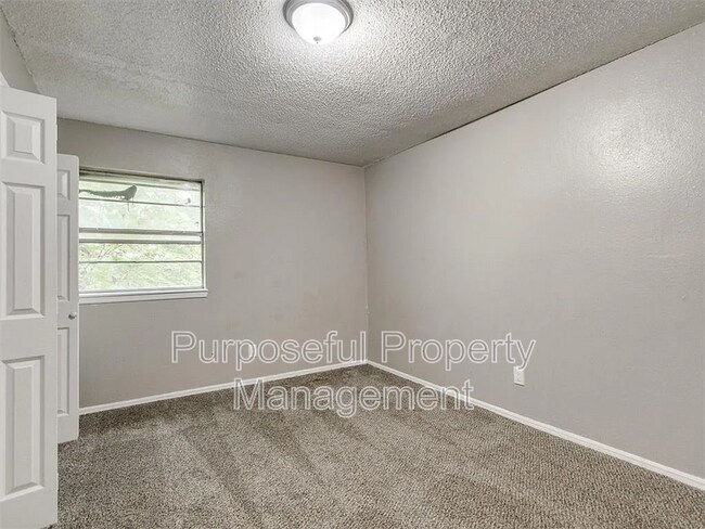 Building Photo - 6814 Lancer Ln