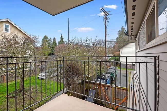 Building Photo - 2720 14th Ave S