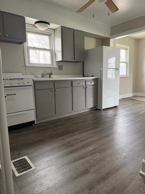 Building Photo - 707 Green Ridge Ave