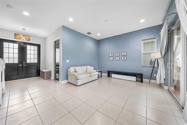 Building Photo - 15406 Goldfinch Cir