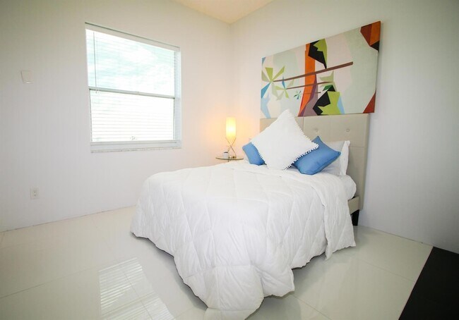 Building Photo - 661 Lake Wellington Dr