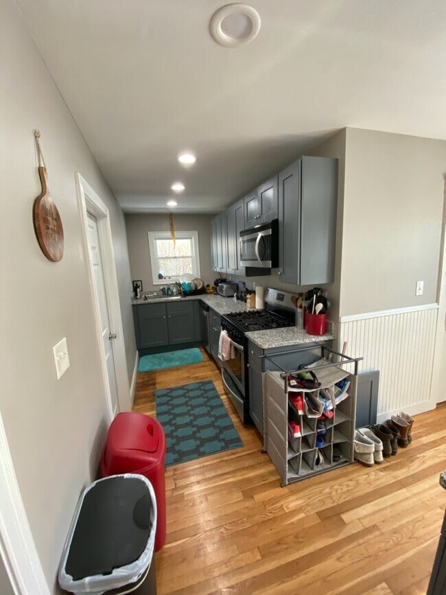 Building Photo - 63 Jastram St