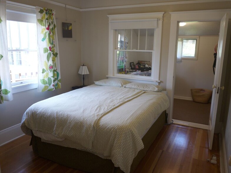 Downstairs Bedroom with attached office/closet - 3924 se 9th ave