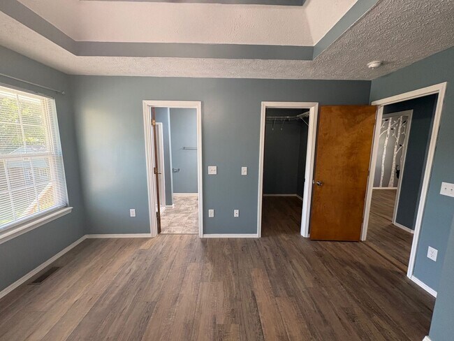 Building Photo - 5118 N Graybrooke Dr