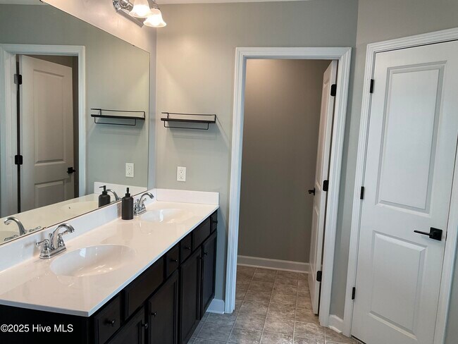 Building Photo - 313 Sunrose Dr