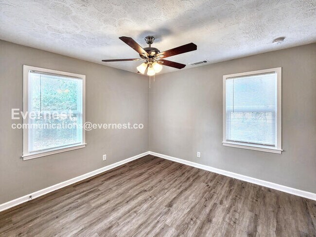 Building Photo - 332 Cherry St