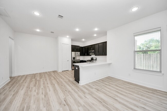 Building Photo - 8821 Hollister Pine Ct