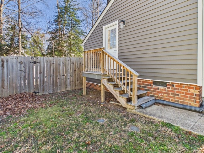 Building Photo - 12024 Lockett Ridge Ave