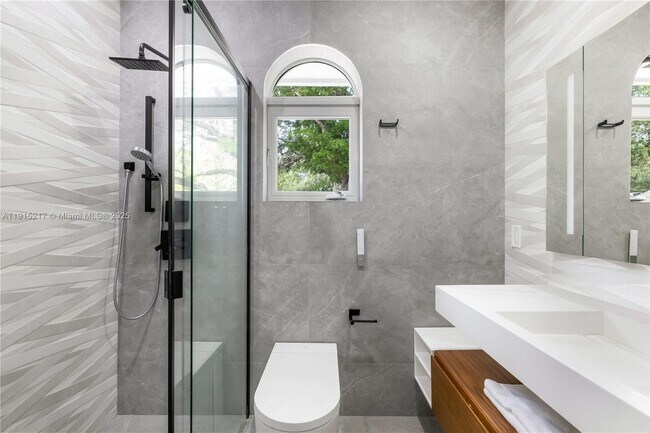 Building Photo - 8941 SW 65th Ct