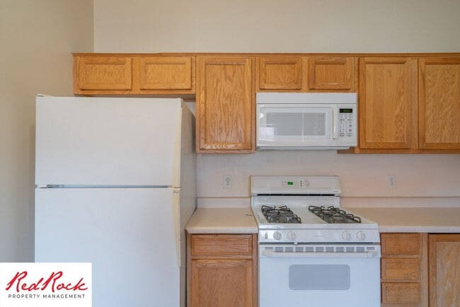 Building Photo - Enjoy Scenic Ivins Living – 3-Bed, 2-Bath ...