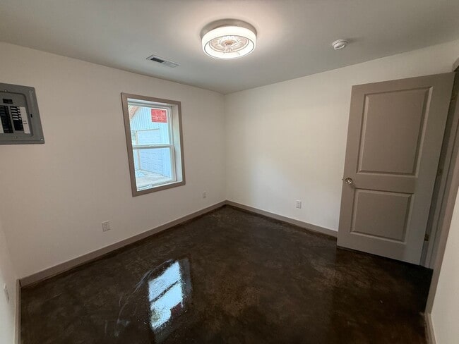 Building Photo - Newly renovated home in Marshall County