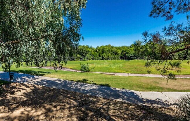 Building Photo - 4925 E Desert Cove Ave