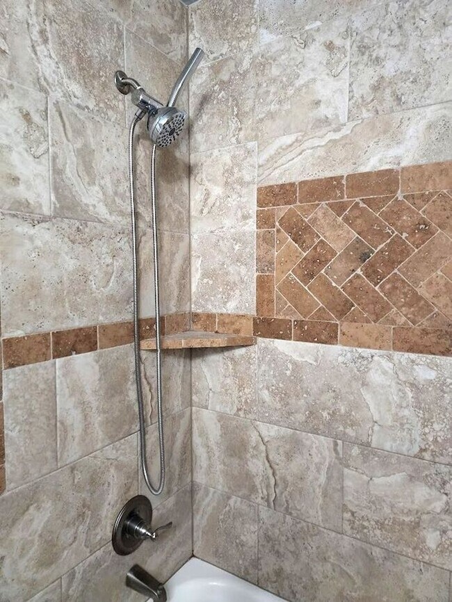 Building Photo - Spacious 5 Bedroom 3 Bath In Highland Park Add in Edmond