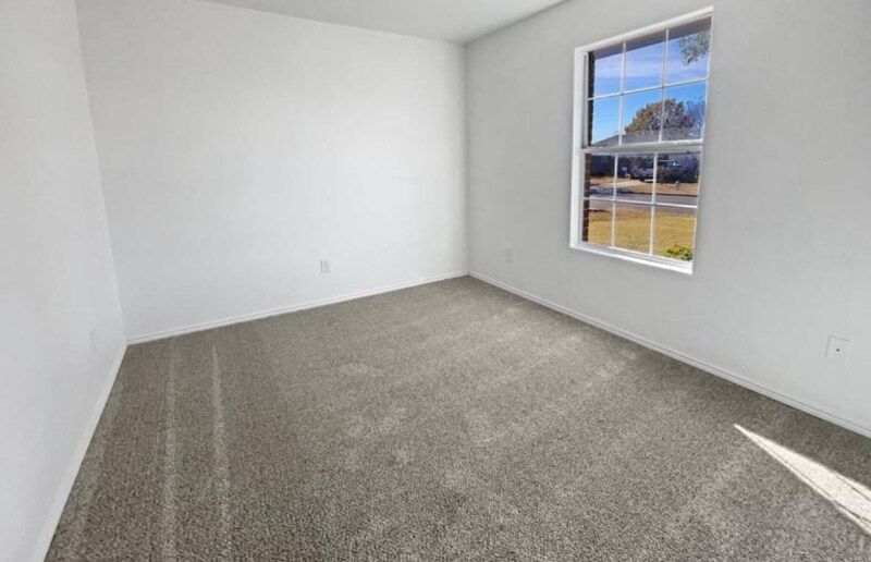 Building Photo - 1302 Lynnwood Dr