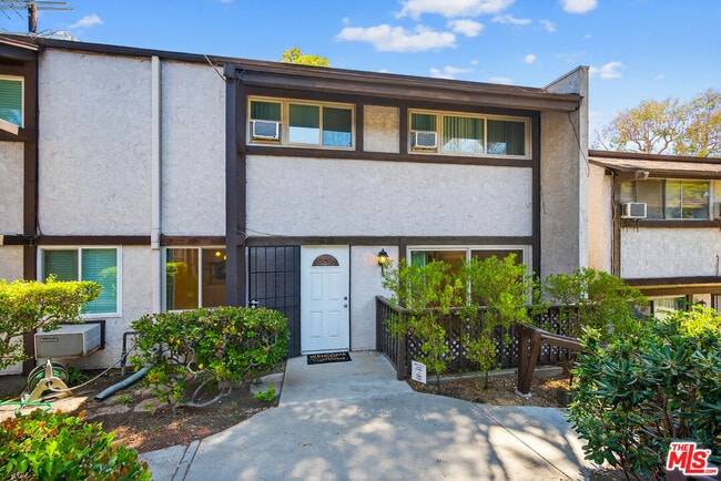 Primary Photo - 394 Miraleste Dr