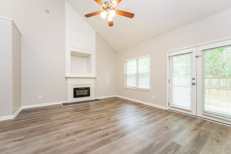 Building Photo - 4265 Wesley Hall Dr
