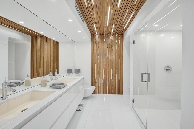 Building Photo - 3606 S Ocean Blvd