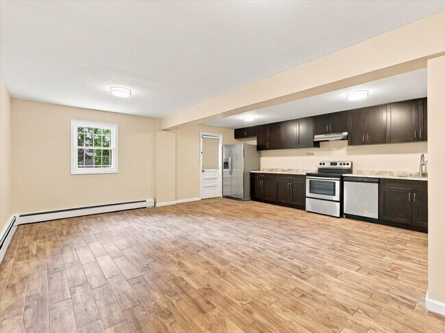Building Photo - 89 Bleecker St