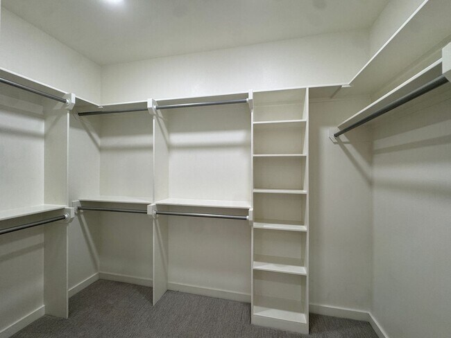 Building Photo - 7110 Alexander Dr