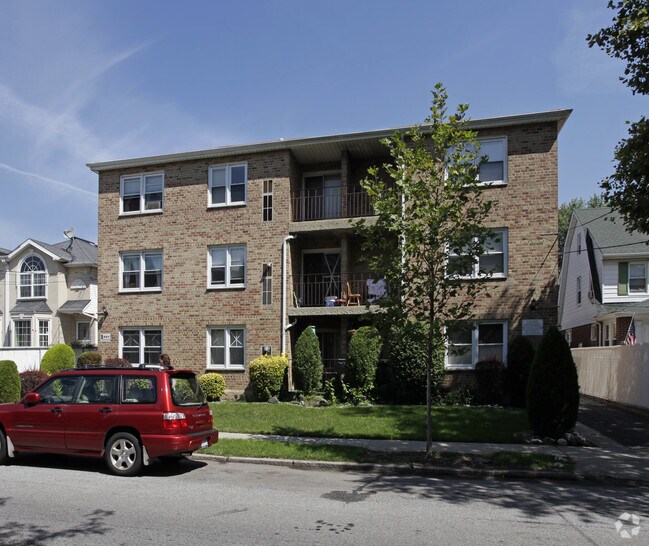 Primary Photo - 227 Buel Ave