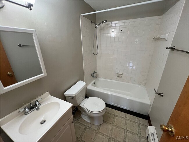 Building Photo - 120 Hasbrouck St