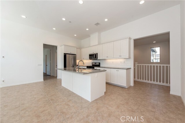 Building Photo - 61 Quill