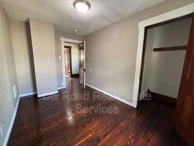 Building Photo - 63 Hallwood Ave