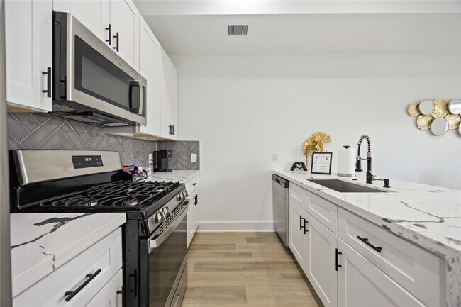 Building Photo - 964 Lucky St