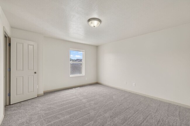 Building Photo - Must-See Apartment in Pheasant Ridge  Pocatello!