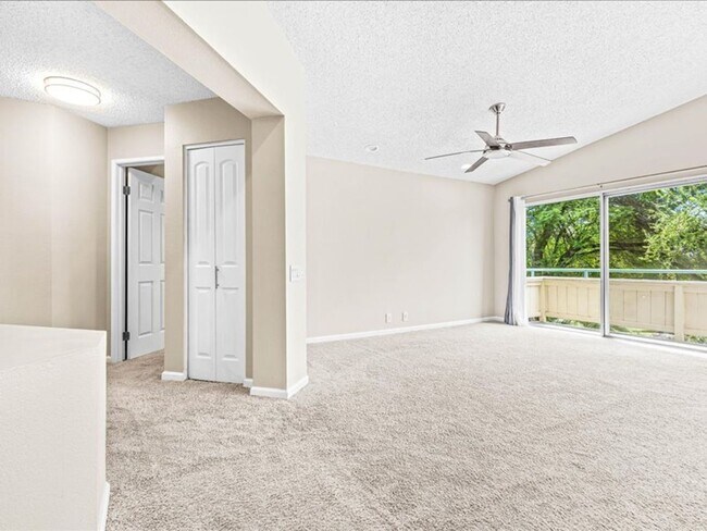Building Photo - Pets Welcome!  2 bedroom, 2 bathroom single story townhouse