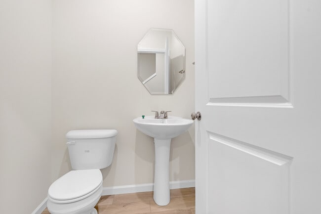 Building Photo - 5913 Hawkweed Dr