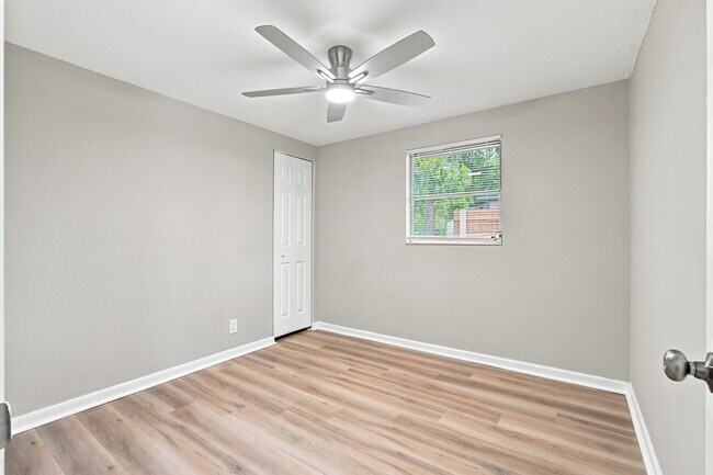 Building Photo - 5822 Tampico Rd
