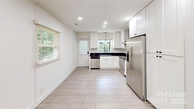 Building Photo - 3414 Bonneville Dr