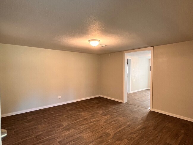 Building Photo - 4069 Villa Rd