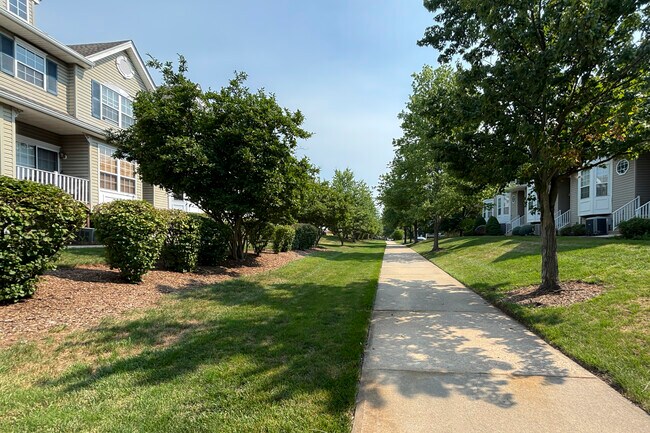 Building Photo - 39 Briar Ln