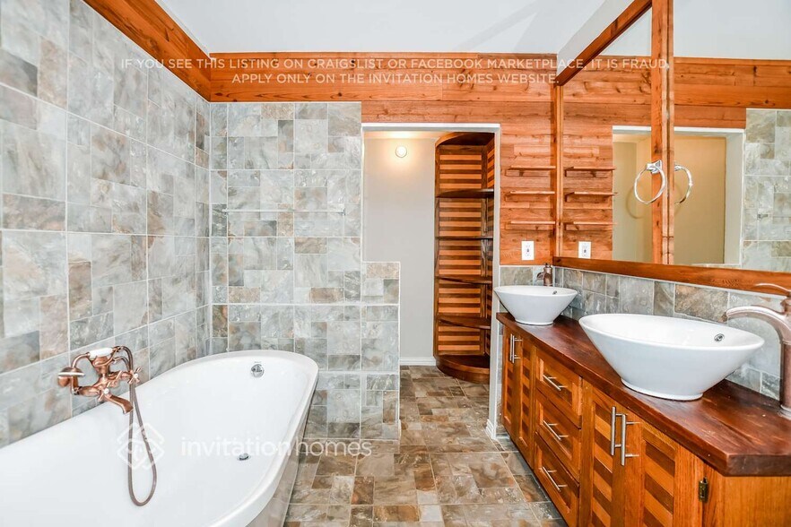 Building Photo - 634 Waikiki Dr