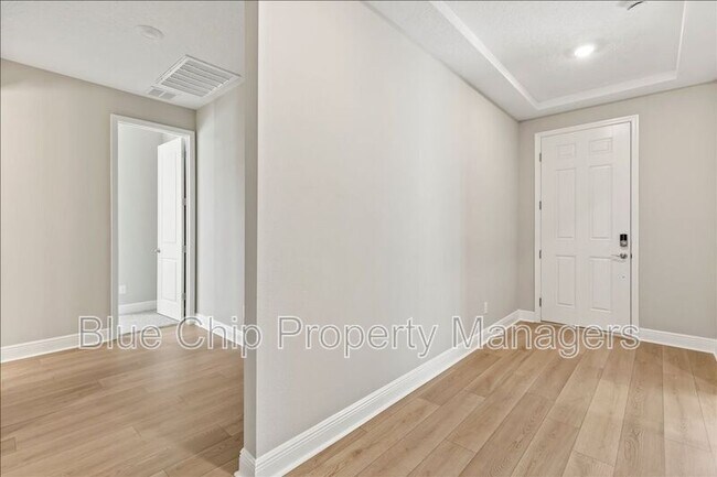 Building Photo - 1229 Pampus Dr