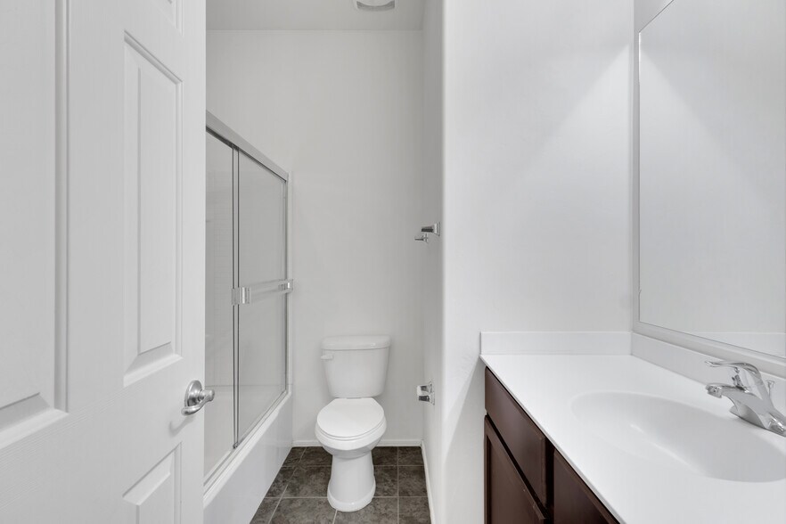 Building Photo - 4154 N Thurston Ln