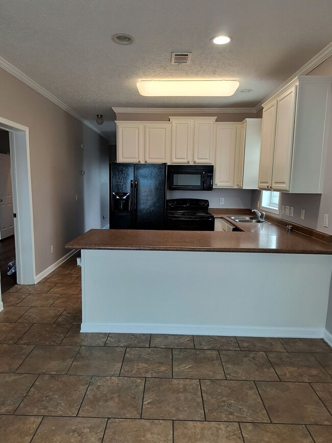 Building Photo - 3 bedroom 2 bathroom townhouse in Ocean Springs