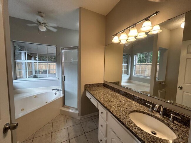 Building Photo - 1592 Parkwood Ct W