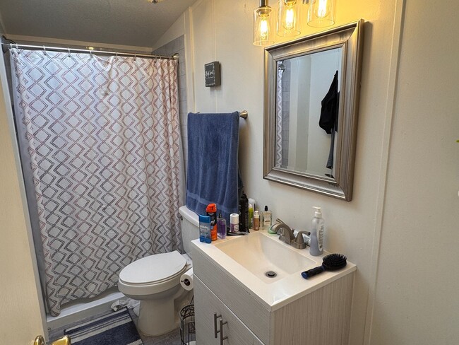 Building Photo - 3 Bedroom, 2 Bathroom Home in Moriarty, NM